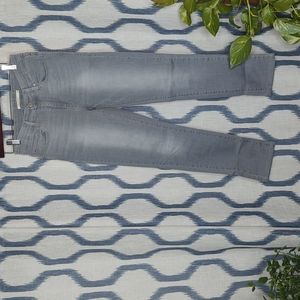 Levi's. 28x34. Light Grey